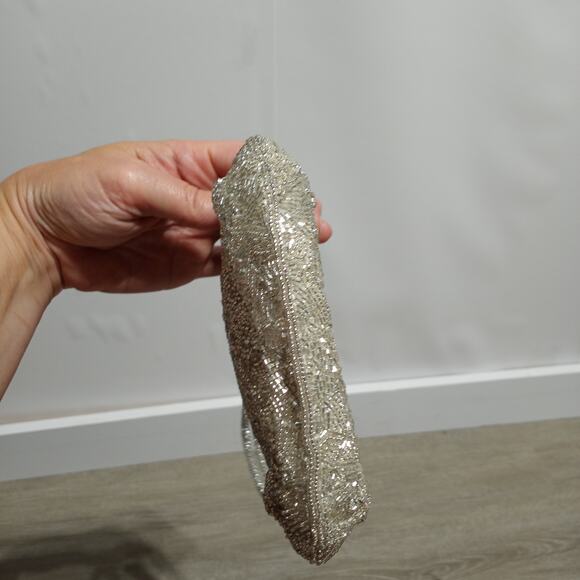 La Regale Vintage Silver Fully Beaded Purse With Fully Beaded Straps - Picture 3 of 7